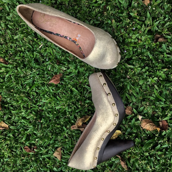 Seychelles Shoes - Sparkly Gold Seychelles Heels